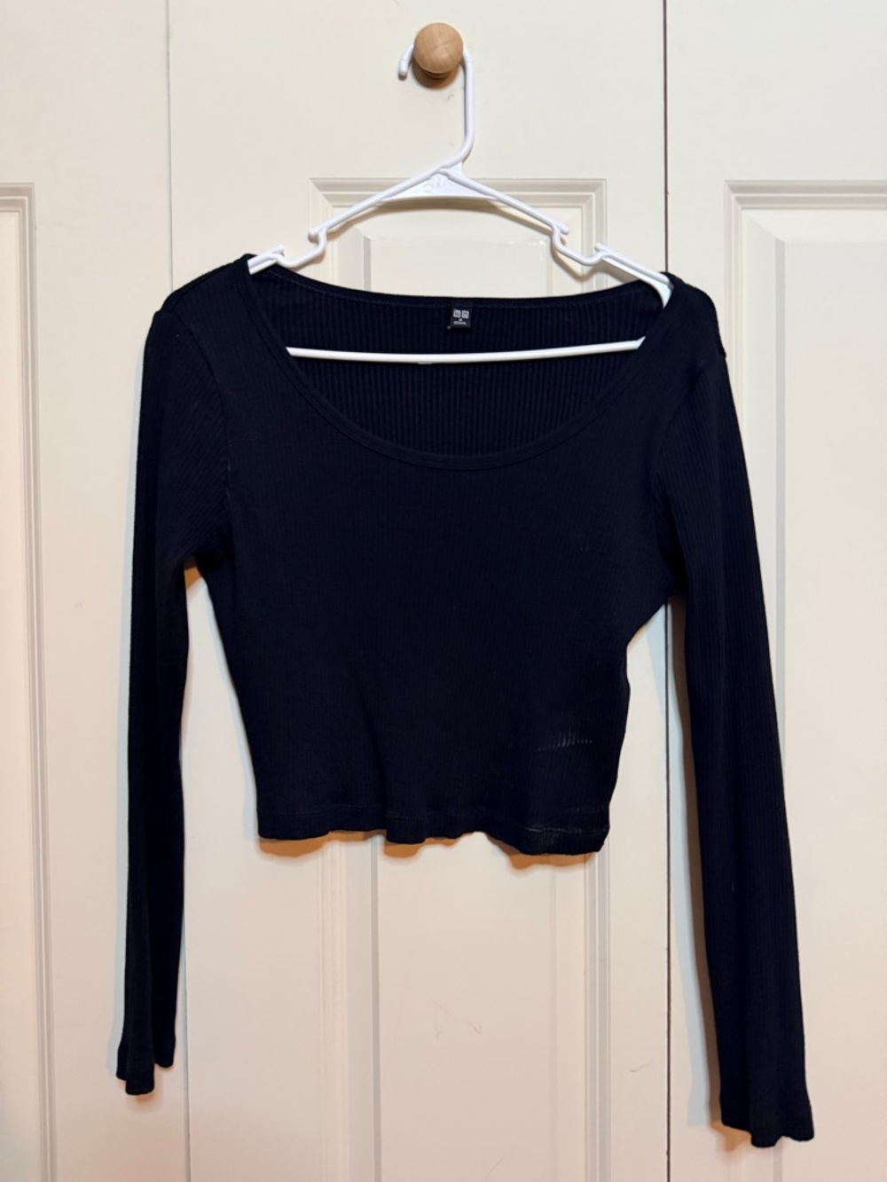 Uniqlo Black Ribbed Scoop-Neck Long Sleeve Crop Top